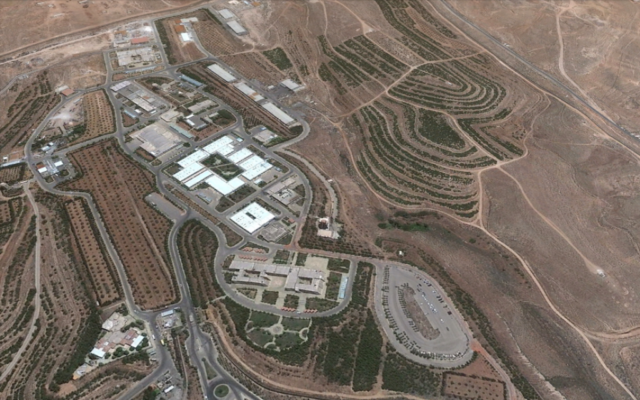Une vue de Jamraya, près de Damas, en Syrie, par Google Earth. (Crédit : capture d'écran Google Earth) Une vue de Jamraya, près de Damas, en Syrie, par Google Earth. (Crédit : capture d'écran Google Earth)