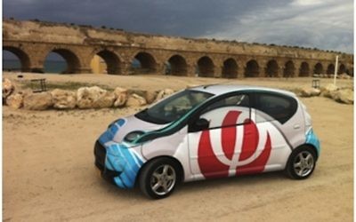 Une voiture électrique équipée d'une batterie Phinergy (Crédit : Cabinet du Premier ministre) Une voiture électrique équipée d'une batterie Phinergy (Crédit : Cabinet du Premier ministre)