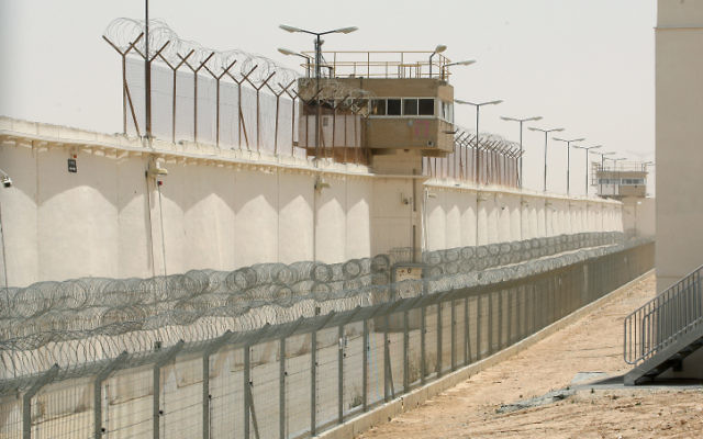 La prison Eshel, au sud de Beer Sheva. Illustration. (Crédit : Moshe Shai/Flash90) La prison Eshel, au sud de Beer Sheva. Illustration. (Crédit : Moshe Shai/Flash90)