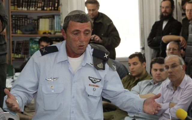 Le grand rabbin de Tsahal Rafi Peretz (Crédit : Gershon Elinson/FLASH90) Le grand rabbin de Tsahal Rafi Peretz (Crédit : Gershon Elinson/FLASH90)