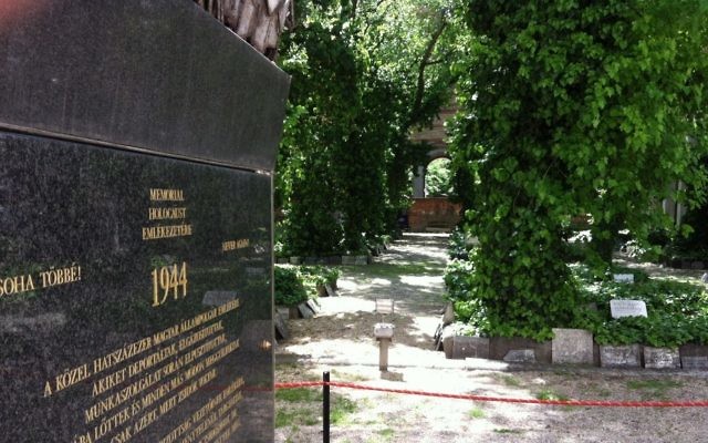 Un large cimetière pour ceux qui sont morts dans le ghetto de Budapest (Crédit : Aaron Kalman) Un large cimetière pour ceux qui sont morts dans le ghetto de Budapest (Crédit : Aaron Kalman)