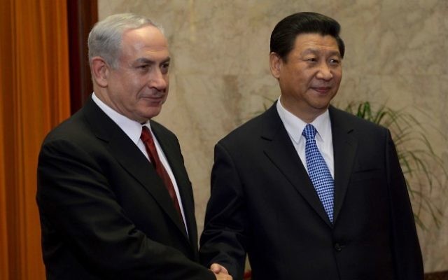 Le Premier ministre israélien  Benjamin Netanyahu et le Président chinois Xi Jinping, le 9 mai 2013 (Crédit photo: Avi Ohayon/Flash90)