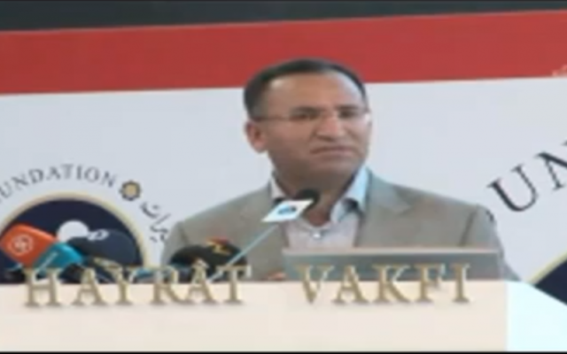 Le ministre turc de la Justice, Bekir Bozdag. (Crédit : capture d'écran YouTube) Le ministre turc de la Justice, Bekir Bozdag. (Crédit : capture d'écran YouTube)