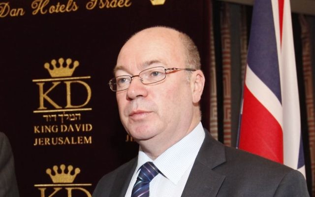 Alistair Burt, ministre d’Etat britannique, ministre du Moyen Orient et de l'Afrique, à Jérusalem, en janvier 2012 (Crédit : Miriam Alster/Flash90) Alistair Burt, ministre d’Etat britannique, ministre du Moyen Orient et de l'Afrique, à Jérusalem, en janvier 2012 (Crédit : Miriam Alster/Flash90)