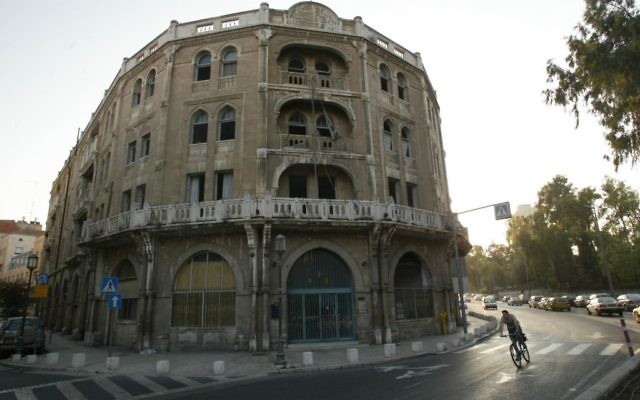 L'hôtel Palace a été construit près du quartier de Mamilla et a ensuite été utilisé comme musée et comme siège du gouvernement avant d'être reconstruit par le Waldorf Astoria (Crédit : Yossi Zamir / Flash 90) L'hôtel Palace a été construit près du quartier de Mamilla et a ensuite été utilisé comme musée et comme siège du gouvernement avant d'être reconstruit par le Waldorf Astoria (Crédit : Yossi Zamir / Flash 90)