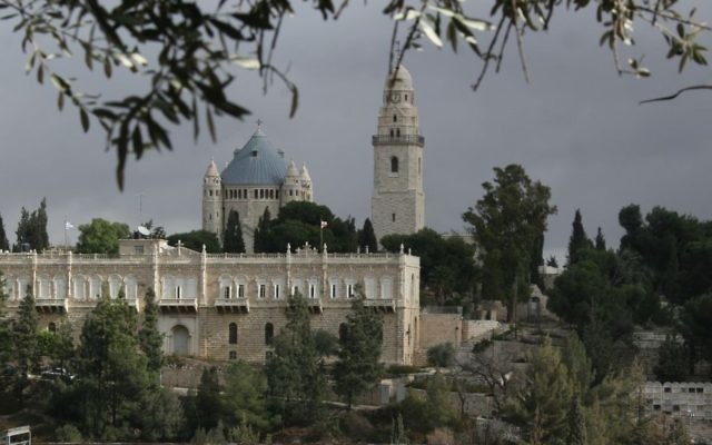L'abbaye de la Dormition sur le mont Sion à Jérusalem. (Crédit : Anna Kaplan/Flash90) L'abbaye de la Dormition sur le mont Sion à Jérusalem. (Crédit : Anna Kaplan/Flash90)