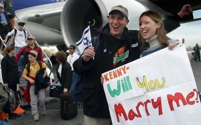 Kenny met Shosh while studying in Israel, fell in love, but they were soon parted when Kenny needed to return to his American home. Now the two are reunited. They announced their marriage when, deplaning, Kenny gave an enthusiastic “yes” to Shosh's question. They are the 14th couple who have decided to wed after coming to Israel with Nefesh B’Nefesh. (photo credit: Sasson Tiram)