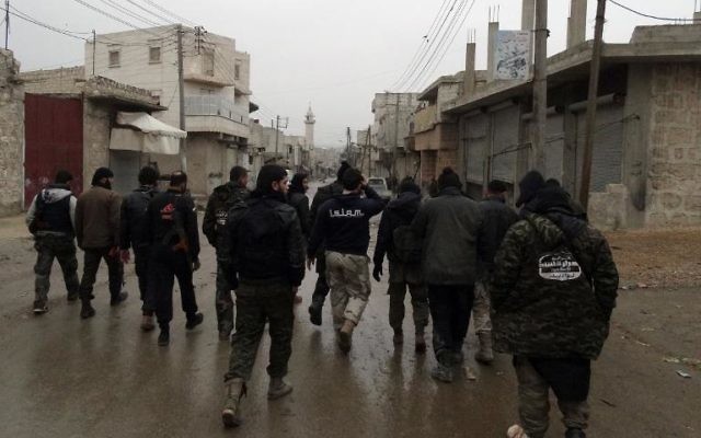Des combattants de la brigade Ahrar Al-Sham qui appartient au front islamique, le 27 janvier 2014 à Alep (Crédit: Alep media center/AFP/Archives Baraa al-Halabi) Des combattants de la brigade Ahrar Al-Sham qui appartient au front islamique, le 27 janvier 2014 à Alep (Crédit: Alep media center/AFP/Archives Baraa al-Halabi)
