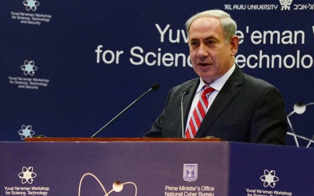 Benjamin Netanyahu lors de son discours au sommet de la guerre cybernétique tenue à Tel Aviv, le 26 janvier 2014 (Crédit : Moshe Milner/GPO/Flash90)