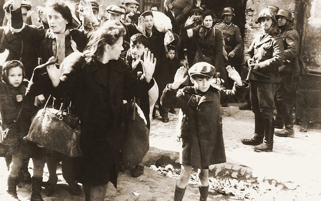 Le soulèvement du ghetto de Varsovie (Crédit : Musée du mémorial de l'Holocauste aux Etats-Unis, Wikimedia Commons) Le soulèvement du ghetto de Varsovie (Crédit : Musée du mémorial de l'Holocauste aux Etats-Unis, Wikimedia Commons)