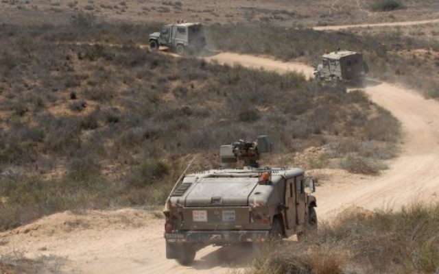 Véhicules de patrouille de l'armée israélienne (Crédit : Gili Yaari/Flash90/File)