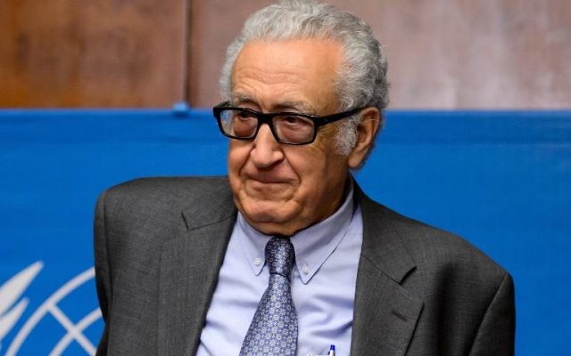 Lakhdar Brahimi,diplomate des Nations unies, à Genève, le 29 janvier 2014. (Crédit : Fabrice Coffrini/AFP) Lakhdar Brahimi,diplomate des Nations unies, à Genève, le 29 janvier 2014. (Crédit : Fabrice Coffrini/AFP)