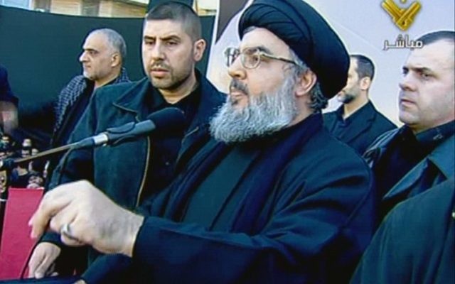 Le chef du Hezbollah, le cheikh Hassan Nasrallah s'adressant à la foule à Beyrouth au Liban, décembre 2011 (Crédit : AFP Photo/al-Manar TV) Le chef du Hezbollah, le cheikh Hassan Nasrallah s'adressant à la foule à Beyrouth au Liban, décembre 2011 (Crédit : AFP Photo/al-Manar TV)