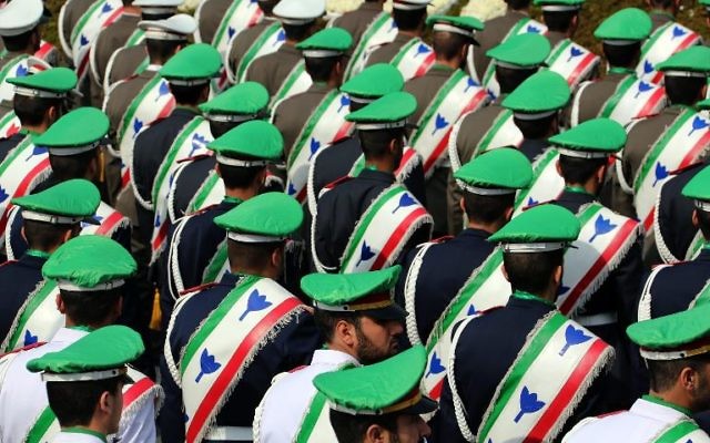 Célébration du 34e anniversaire de la révolution islamique, le 11 février 2013 place Azadi, à Téhéran
(Crédit : AFP/Atta Kenare) Célébration du 34e anniversaire de la révolution islamique, le 11 février 2013 place Azadi, à Téhéran
(Crédit : AFP/Atta Kenare)