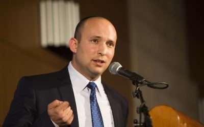 Le ministre de l'Economie, Naftali Bennett à une conférence à Jérusalem. (Crédit : Yonatan Sindel/Flash90)