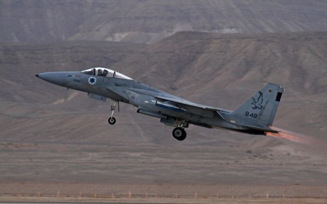 Un jet F15 israélien, novembre 2013 (Crédit : Ofer Zidon/Flash90) Un jet F15 israélien, novembre 2013 (Crédit : Ofer Zidon/Flash90)