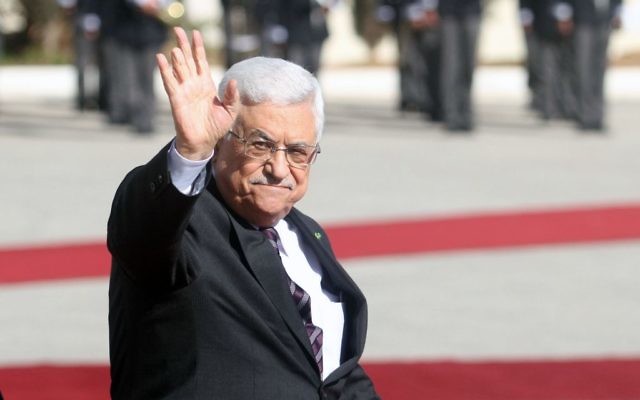 Le président de l'Autorité palestinienne Mahmoud Abbas lors de la cérémonie pour accueillir le Premier ministre canadien, Stephen Harper à Ramallah en Cisjordanie, le 20 janvier 2014. (Crédit : Issam Rimawi/Flash90) Le président de l'Autorité palestinienne Mahmoud Abbas lors de la cérémonie pour accueillir le Premier ministre canadien, Stephen Harper à Ramallah en Cisjordanie, le 20 janvier 2014. (Crédit : Issam Rimawi/Flash90)