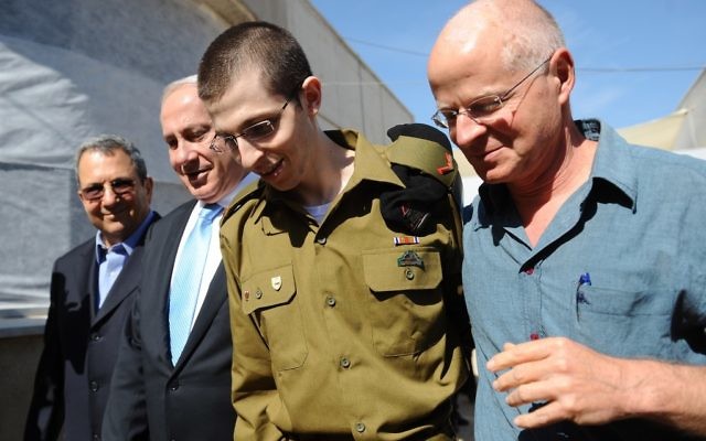 Gilad Shalit à sa libération, en octobre 2011. (Crédit : GPO/Flash90)