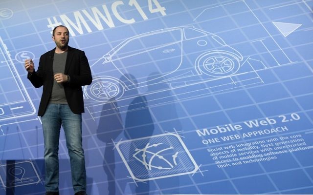 Jan Koum, cofondateur de Whats App, lors d'un congrès à Barcelone (Crédit : LLUIS GENE/AFP)