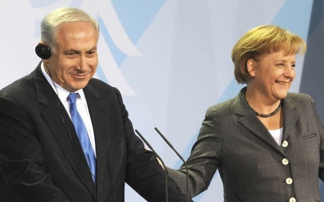 Le Premier ministre Benjamin Netanyahu et la chancelière allemande Angela Merkel (Crédit : Moshe Milner/GPO/Flash90)