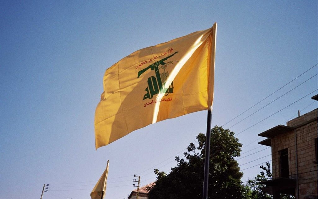 Le drapeau du Hezbollah au Liban (Crédit : CC Upyernoz/Wikipedia)