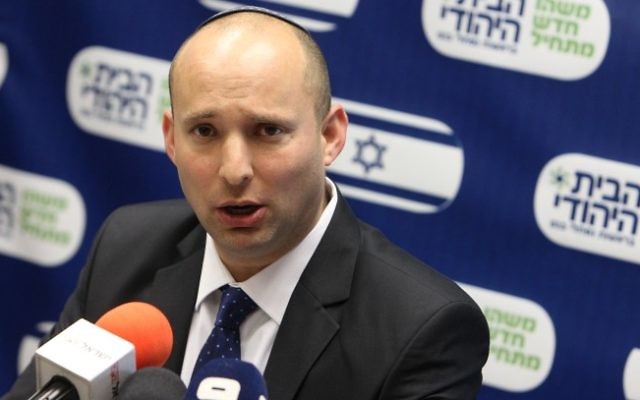 Naftali Bennett, ministre de l'Economie et du commerce (Crédit : Miriam Alster/Flash90) Naftali Bennett, ministre de l'Economie et du commerce (Crédit : Miriam Alster/Flash90)