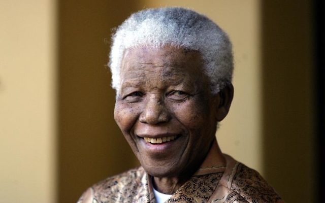 Nelson Mandela, le 14 juin 2005 à Johannesburg
(Crédit : AFP/Archives/Alexander Joe) Nelson Mandela, le 14 juin 2005 à Johannesburg
(Crédit : AFP/Archives/Alexander Joe)