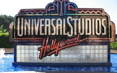 La fontaine à l'entrée du parc d'attractions de Universal Studios à Hollywood (Crédit : CC BY Anthony Giorgio/Wikimedia Commons)