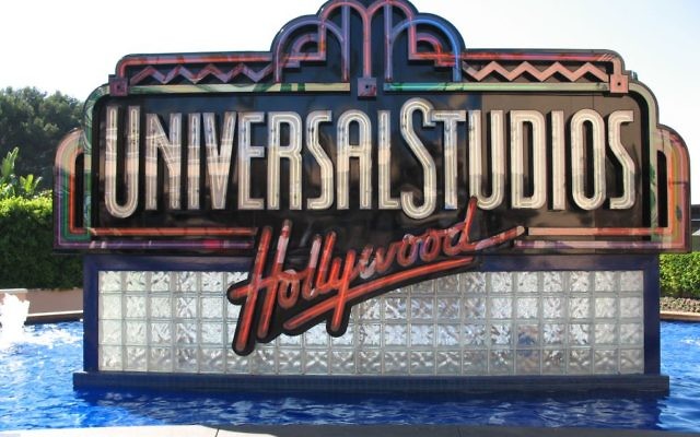 La fontaine à l'entrée du parc d'attractions de Universal Studios à Hollywood (Crédit : CC BY Anthony Giorgio/Wikimedia Commons)
