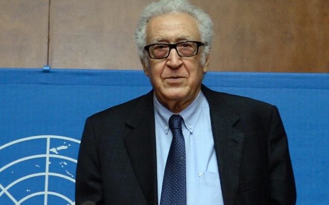 Délégations de l'opposition et du gouvernement syrien se retrouvent lundi avec le médiateur de l'ONU Lakhdar Brahimi après une semaine de pause pour la Conférence dite de Genève II. (Crédit : AFP/Archives/Philippe Desmazes)
