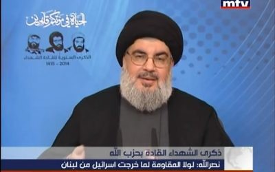 Le dirigeant du Hezbollah, Hassan Nasrallah, pendant son discours rendant hommage aux martyrs de son organisation terroriste, le 16 février 2014. (Crédit : capture d'écran YouTube/MTVLebanonNews) Le dirigeant du Hezbollah, Hassan Nasrallah, pendant son discours rendant hommage aux martyrs de son organisation terroriste, le 16 février 2014. (Crédit : capture d'écran YouTube/MTVLebanonNews)