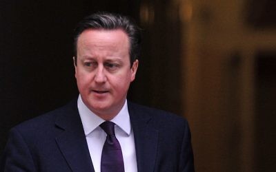 Le Premier ministre britannique, David Cameron, devant le 10 Downing Street à Londres, le 27 février 2014. (Crédit : Carl Court/AFP) Le Premier ministre britannique, David Cameron, devant le 10 Downing Street à Londres, le 27 février 2014. (Crédit : Carl Court/AFP)
