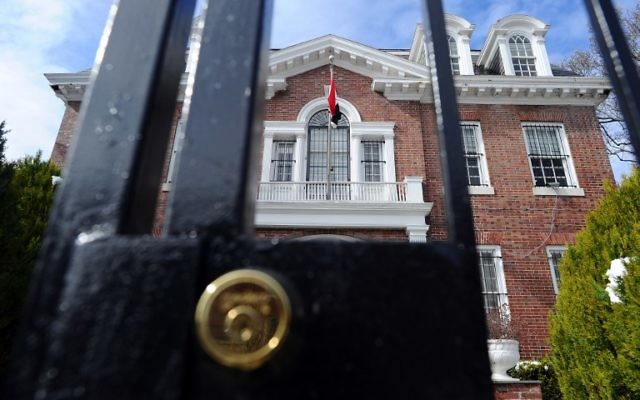 L'ambassade de Syrie à Washington est maintenant fermée, 18 mars 2014 (Crédit : AFP PHOTO/Jewel Samad) L'ambassade de Syrie à Washington est maintenant fermée, 18 mars 2014 (Crédit : AFP PHOTO/Jewel Samad)