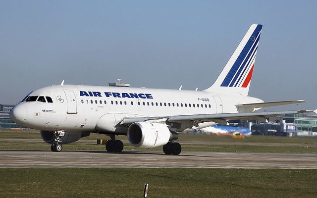 Un avion de la compagnie Air France - mars 2009 (Crédit : Adrian Pingstone/domaine publique/Wikimedia Commons)