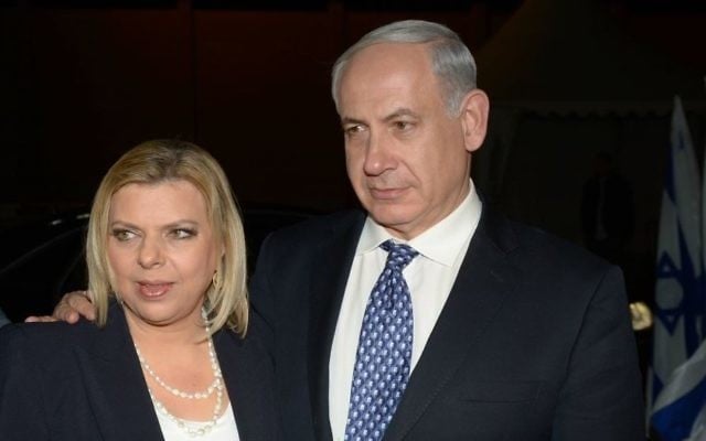 Le Premier ministre israélien Benjamin Netanyahu et sa femme, Sara (Crédit : Amos Ben Gershom/Flash90/File)