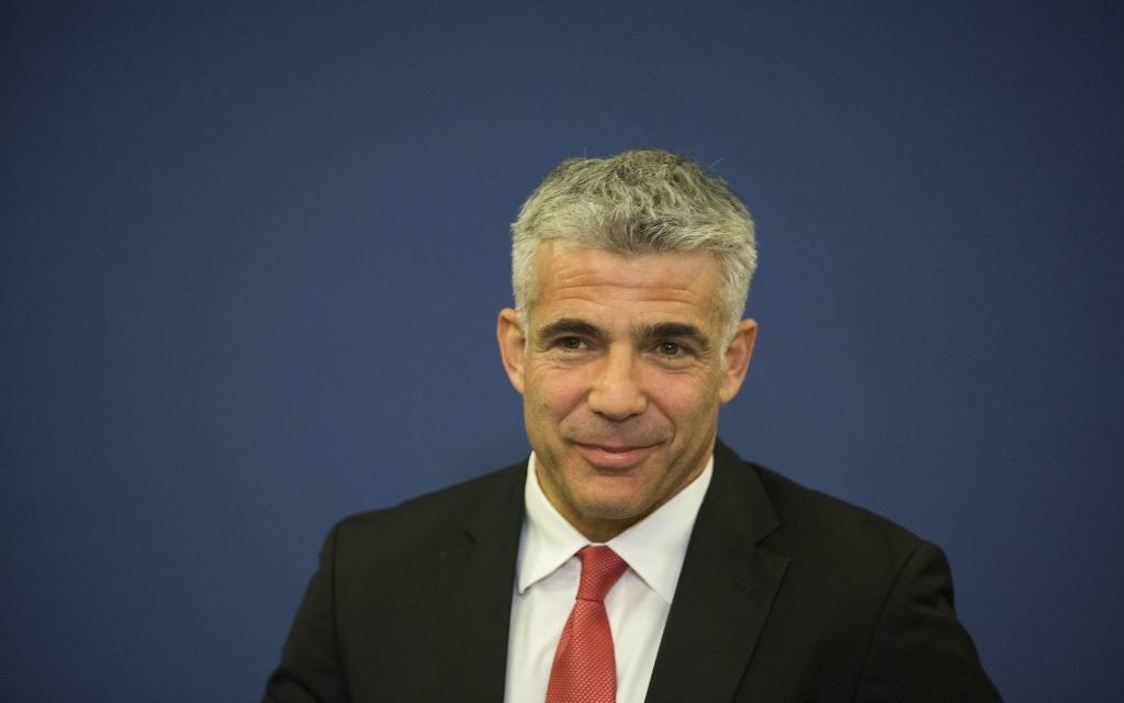 Yair Lapid à Jérusalem, le 25 novembre 2013 (Crédit : Yonatan Sindel/Flash90)