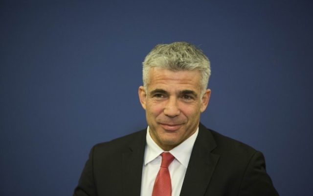Yair Lapid à Jérusalem, le 25 novembre 2013 (Crédit : Yonatan Sindel/Flash90)