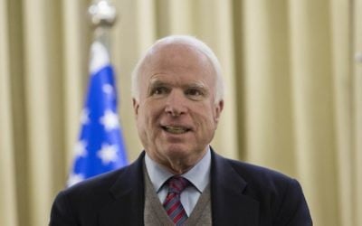 Le Sénateur américain John McCain en visite à Jérusalem, 4 janvier 2014 (Crédit : Yonatan Sindel/Flash90)