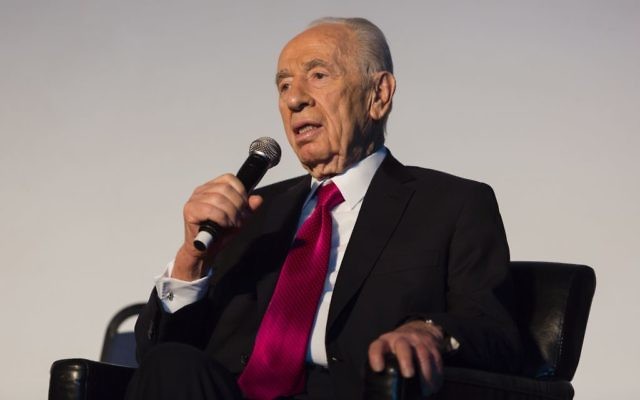 Le président israélien Shimon Peres, lors d'une conférence à Jérusalem, le 15 janvier 2014 (Crédit : Flash 90)