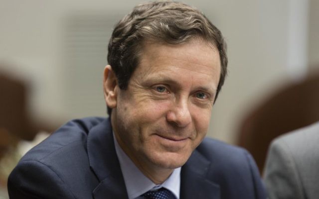 Le chef du Parti travailliste Isaac Herzog  (Crédit : Flash90)