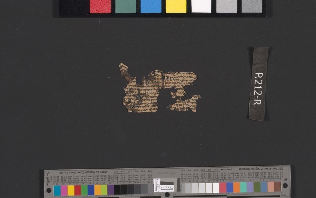 Un parchemin de Qumran déroulé 4Q135, plaque 212, fragment 2. (Crédit : Autorisation de l’Autorité israélienne des Antiquités) Un parchemin de Qumran déroulé 4Q135, plaque 212, fragment 2. (Crédit : Autorisation de l’Autorité israélienne des Antiquités)