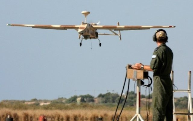 L'atterrissage d'un drone (Crédit : Flash 90)