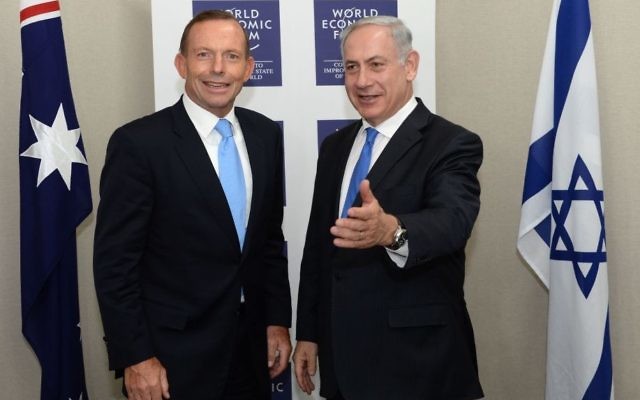 Tony Abbott, à gauche, alors Premier ministre australien, et le Premier ministre Benjamin Netanyahu au Forum économique mondial de Davos, en janvier 2014. (Crédit : Kobi Gideon/GPO/Flash90) Tony Abbott, à gauche, alors Premier ministre australien, et le Premier ministre Benjamin Netanyahu au Forum économique mondial de Davos, en janvier 2014. (Crédit : Kobi Gideon/GPO/Flash90)