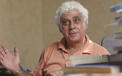 Le président de l'université Al-Quds, le professeur Sari Nusseibeh, à son bureau de Beit Hanina, à Jérusalem Est. (Crédit : Nati Shochat/Flash 90)