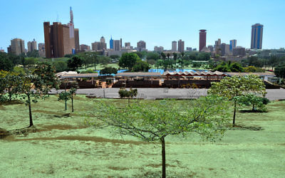 Les gratte-ciel de Nairobi, vus du parc Uhuru (Crédit : Jorge Lascar/Flickr/CC.BY SA 2.0)