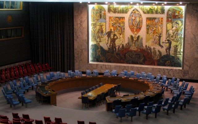 La Salle de réunion du Conseil de sécurité des Nations Unies à New York (Crédit : CC BY Bernd Untiedt/Wikimedia Commons)