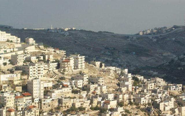 Vue sur Jérusalem Est (Crédit : Anthony Baratier/Wikimedia commons)