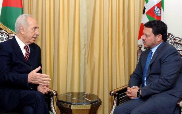 Le président israélien et le roi jordanien Abdullah II, juin 2006 (Crédit : Moshe Milner /GPO /Flash90)