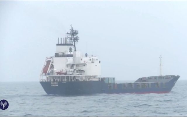 Tsahal a intercepté une cargaison d'armes en provenance de l'Iran et destinée au Hamas, sur le navire Klos-C (Crédit : capture d’écran Youtube/Tsahal)