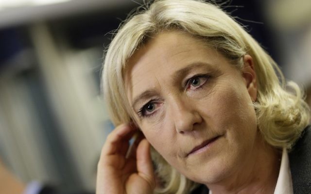 La présidente du parti français d'extrême-droite le Front National, Marine Le Pen, à Nanterre, le 30 mars 2014 (Crédit : Kenzo Tribouillard/AFP) La présidente du parti français d'extrême-droite le Front National, Marine Le Pen, à Nanterre, le 30 mars 2014 (Crédit : Kenzo Tribouillard/AFP)